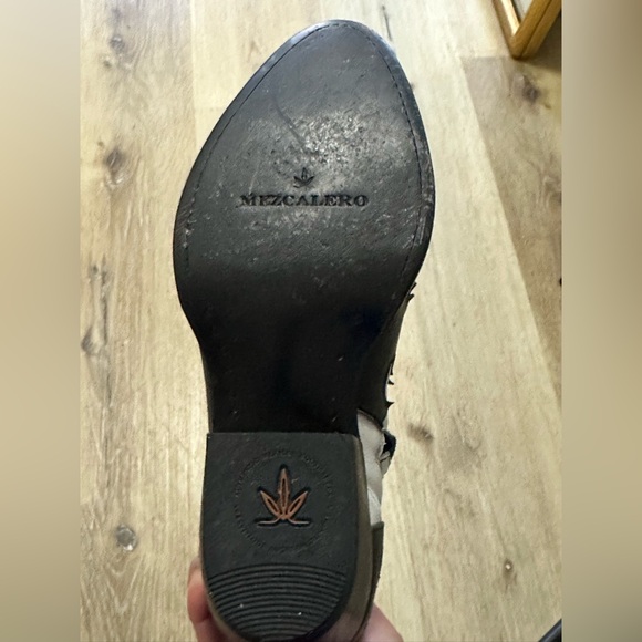 Mezlan Black and White Ankle Boots - Picture 6 of 9